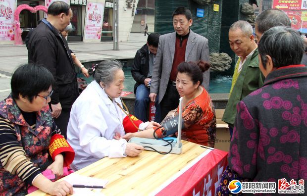 3月28日雙清區(qū)開展學雷鋒志愿者服務活動現(xiàn)場