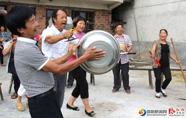 六都寨鎮(zhèn)朝陽(yáng)村農(nóng)民劇團(tuán)在排練