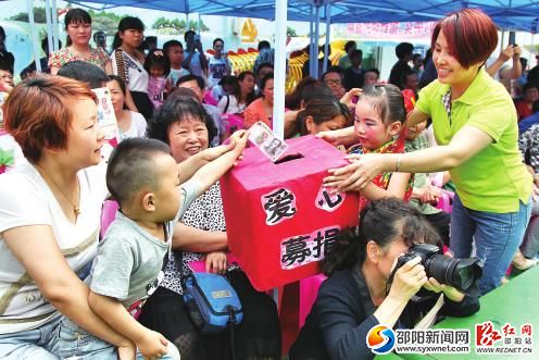 5月30日至31日，市區(qū)二紡機幼兒園舉行首屆民間藝術(shù)節(jié)