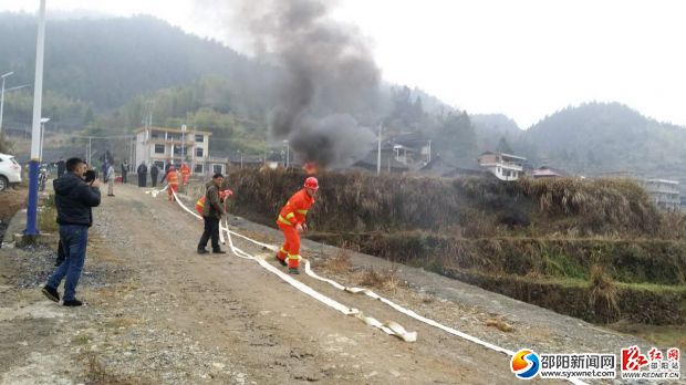 一路鋪設(shè)消防水管