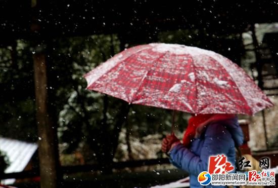 張家界核心景區(qū)武陵源迎今年首場(chǎng)降雪（圖）