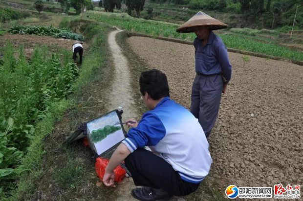 外出創(chuàng)作采風(fēng)的申建凱老師