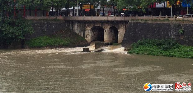 邵水西路，楚湘樓附近的城市排水管道。