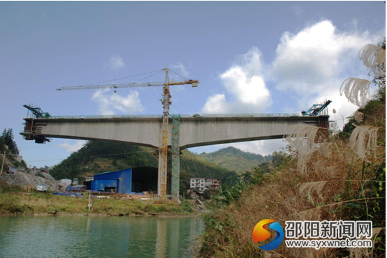 大橋延伸成為風景。