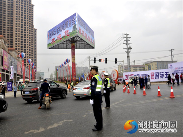 引導(dǎo)車輛按序通行1