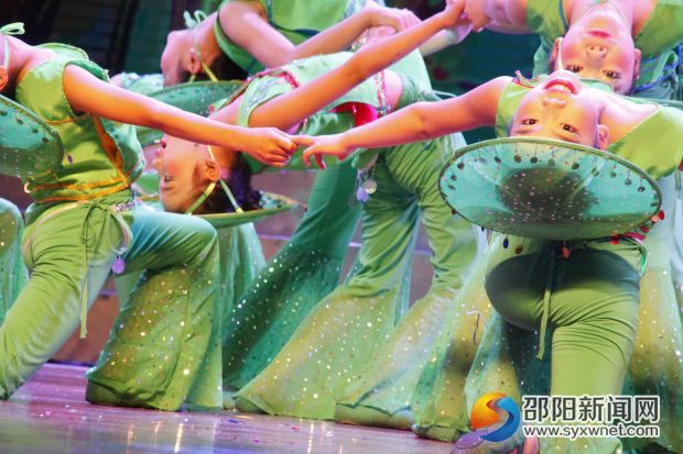 丹丹舞蹈学校舞蹈《五彩梦》辅导老师：李丹、张玉嫚、马阿翠2