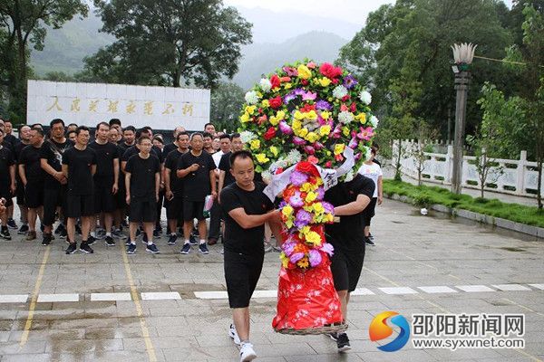 敬獻(xiàn)花籃_副本