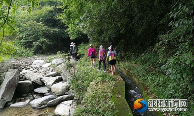 峽谷探險旅游的驢友 (2)