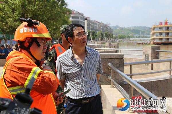 7月2日，縣委書記陽(yáng)曉華指揮處置資江河段安全隱患