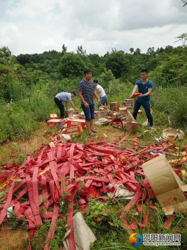 集中銷(xiāo)毀非法煙花爆竹