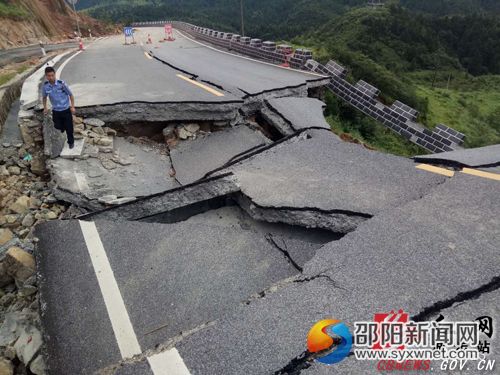 南山損毀路段。楊迪敏攝