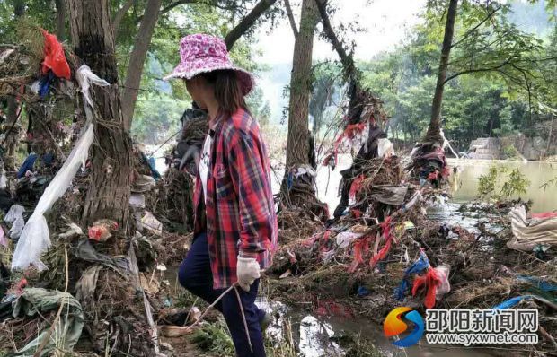 洪水過后西洋江鎮(zhèn)河邊景象