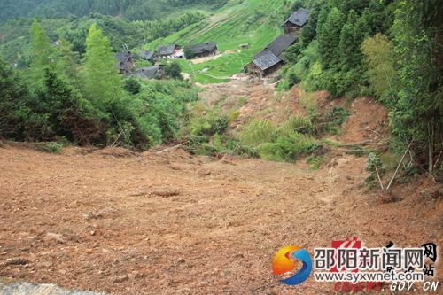 道路垮方情況一幕