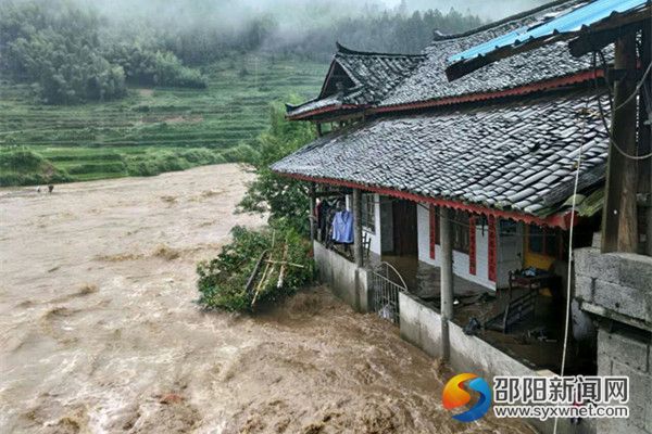 7月1日，馬貴清浸泡在洪水中的房屋。