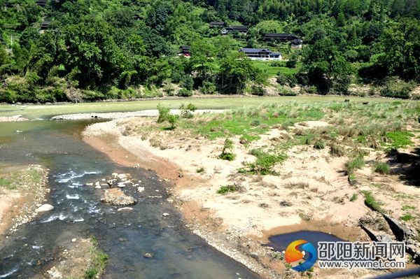 3、趙秀竹泅水救采蕨村民的巫水河河灘