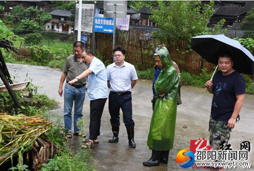 馬文高等一行察看七里山地質(zhì)災(zāi)害隱患點(diǎn)