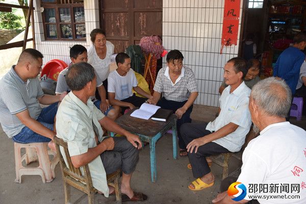 歐光垣組織村民召開民情懇談會(huì)