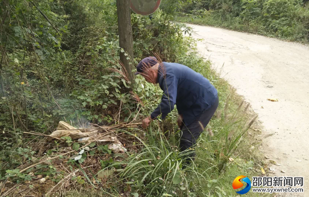 八十歲老黨員不落人后