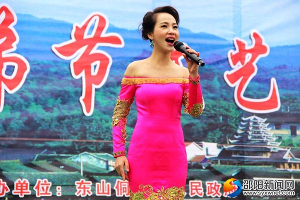 著名歌手蒙麗妃應邀參加演出_副本