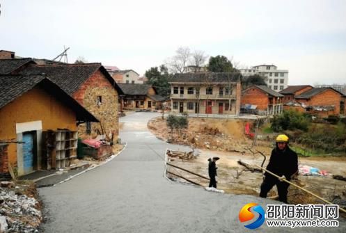 修建中的曹家大院道路