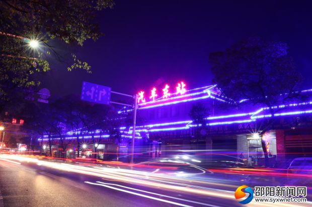 提質改造后的邵陽汽車東站夜景