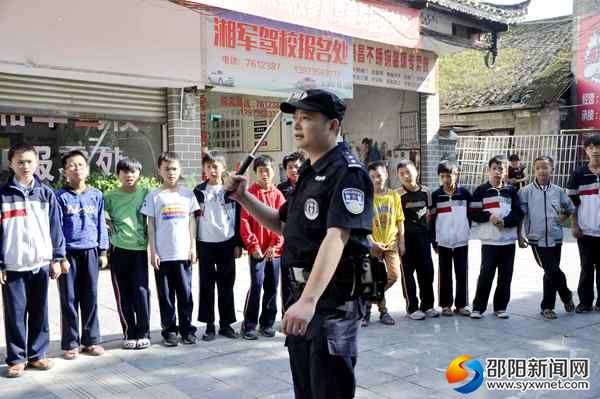 演示單警裝備警棍