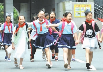 7月3日，资江学校五年级学生陈奕灿（前排左二）入选2018年二季度湖南省“新时代好少年”名单。