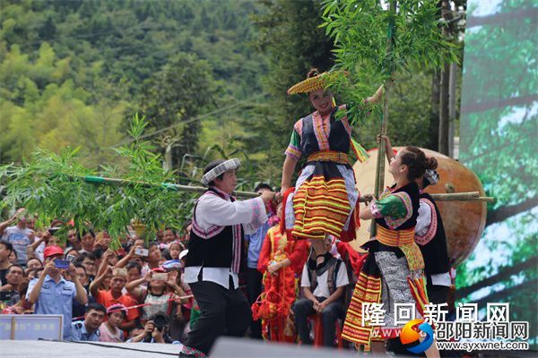 8月19日上午，在隆回縣虎形山瑤族鄉(xiāng)崇木凼村