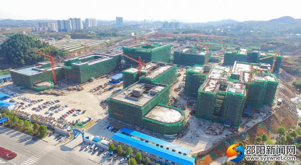 2018年3月27日，邵阳市第一中学搬迁建设项目建设现场俯瞰图