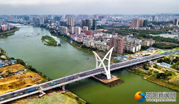 2018年新建成的雪峰橋