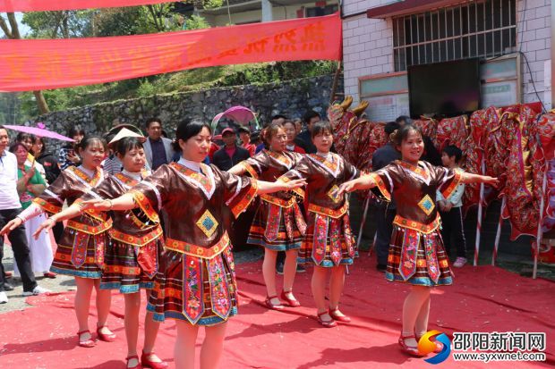 原生態(tài)民族歌舞