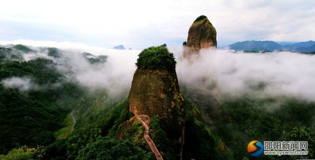 崀山雙燭峰