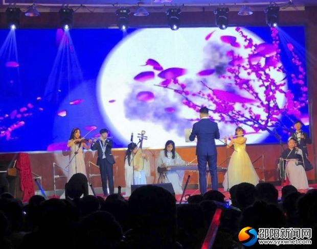 2018年市二中艺术节肖良斌指挥学校绿汀艺术团器乐队《青花瓷》