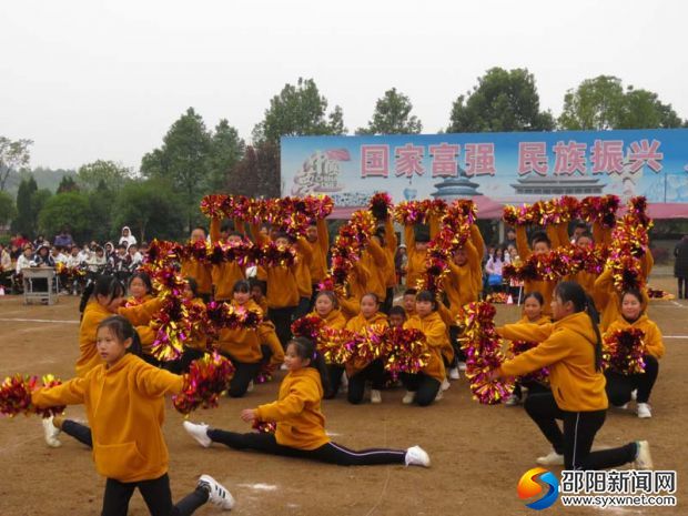 邵阳县岩口铺镇中学举行第三届体育运动会