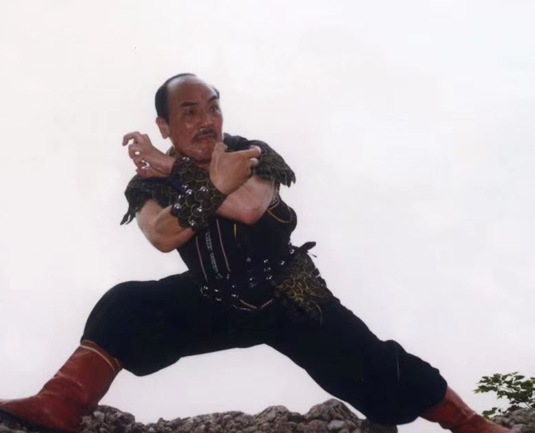 "岩鹰拳"为湘西南地区独有的武术拳种,从祖师爷杜心五的鹰爪擒拿术