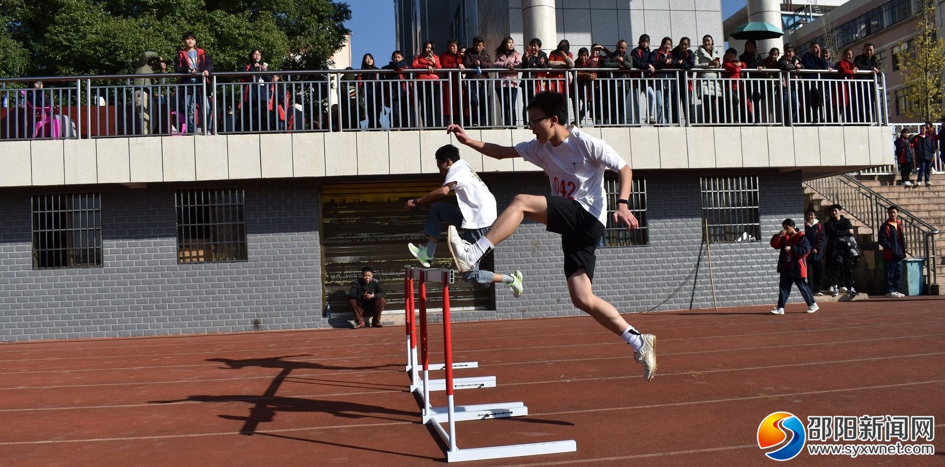 隆回县第二中学举行冬季田径运动会