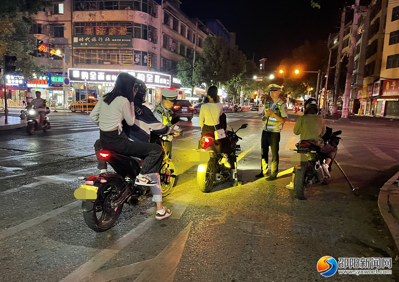 隆回交警夜查“炸街飙车”摩托 还“静”于民_邵阳头条网