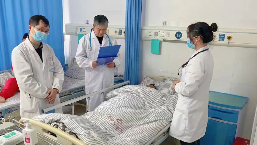 新宁县人民医院消化内科成功为85岁慢阻肺患者取出食道异物_邵阳头条网