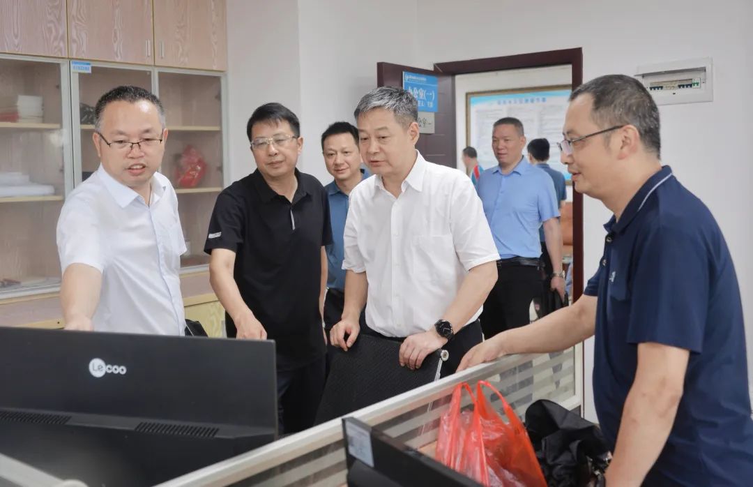 严华在邵阳市区和邵东检查指导防汛工作(图2)