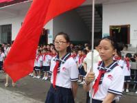 東方紅小學舉行“童心向黨”活動慶六一