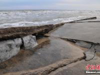 山東日照沿海數(shù)百米防潮堤垮塌