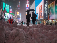 美國遭特大暴風雪襲擊 多個州進入緊急狀態(tài)(組圖)