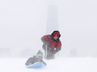 美國遭特大暴風雪襲擊 多個州進入緊急狀態(tài)(組圖)