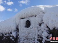 尼亞加拉大瀑布被冰雪覆蓋景致壯觀