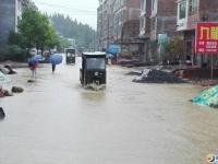 隆回橫板橋鎮(zhèn)遭暴雨襲擊 街道田間部分被淹