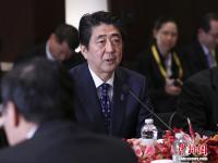 李克強應(yīng)約會見日本首相安倍晉三