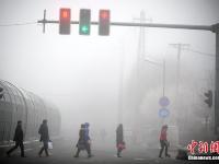 烏魯木齊再遭遇大霧 能見度百米左右