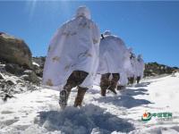 官兵-30℃海拔5548米巡邊 化雪煮面喂狗