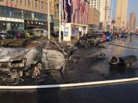 天津一液化氣運輸車爆炸 汽車被燒只?？蚣? width=