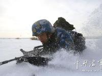 海軍陸特戰(zhàn)部隊(duì)新疆沙漠寒訓(xùn) 光膀子臥雪